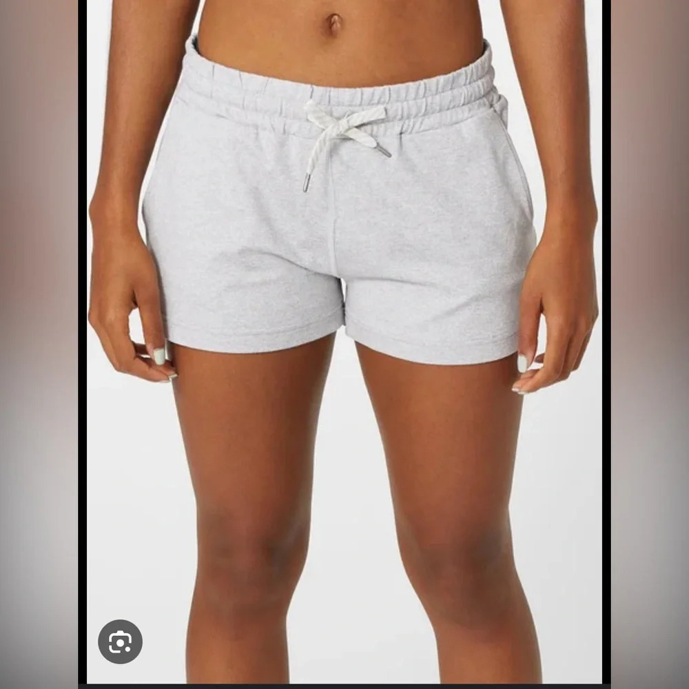 Vuori Women's Halo Performance Short Pale Grey Heather